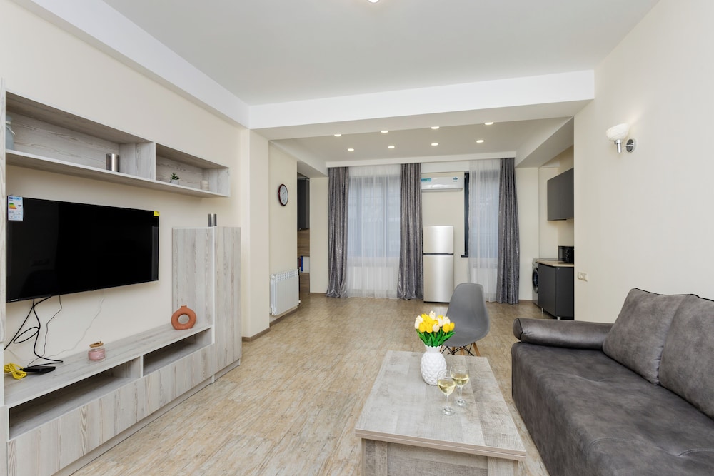 Apartment by Luxe Group XO222