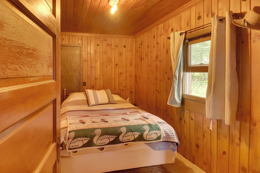 Unplug & Unwind Lakeside: Cabin in Vergas