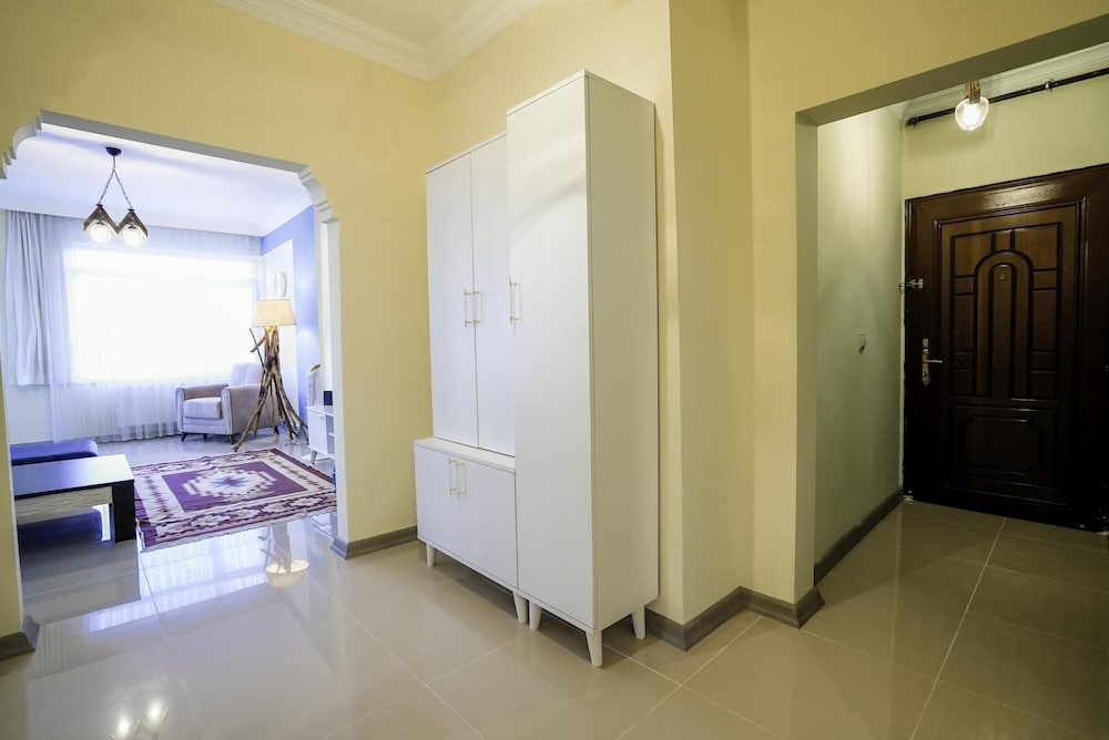 Central and Comfy Flat With Balcony in Muratpasa