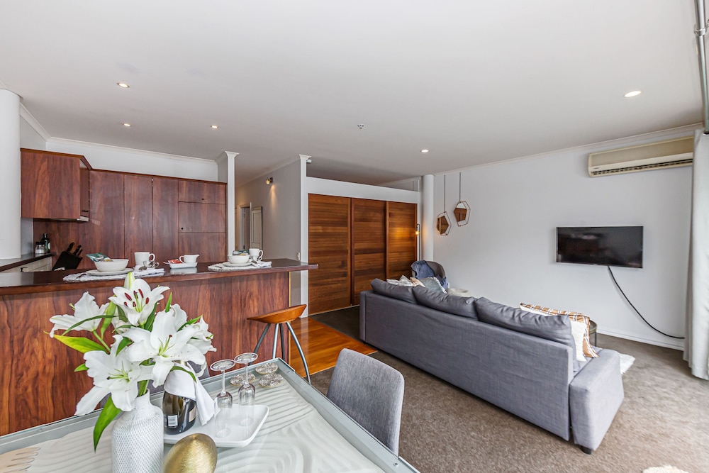 Premium 1BR Apartment at Princes Wharf photo 5