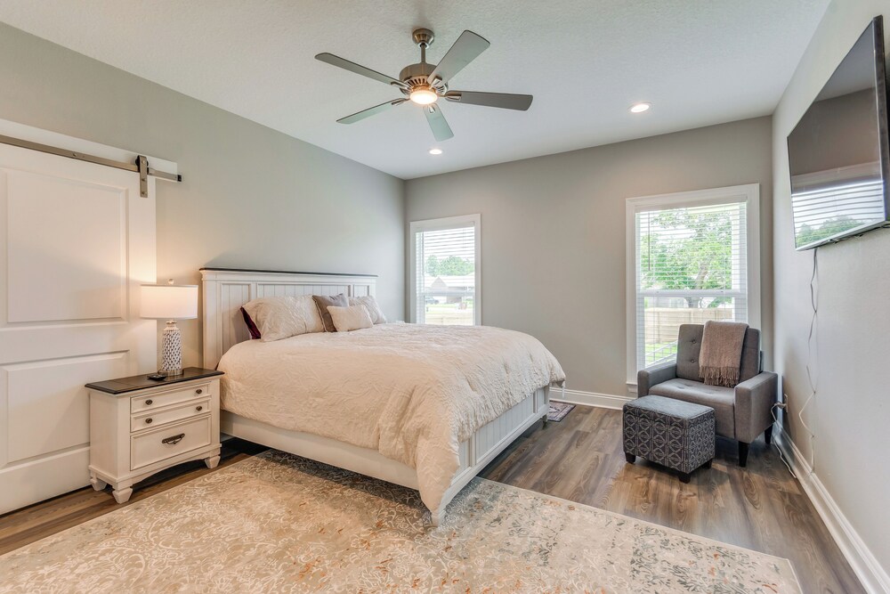 Modern Family Home w/ Spacious Yard in Milton