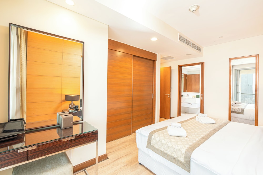 PVH - Emaar Fashion Avenue - 1BR