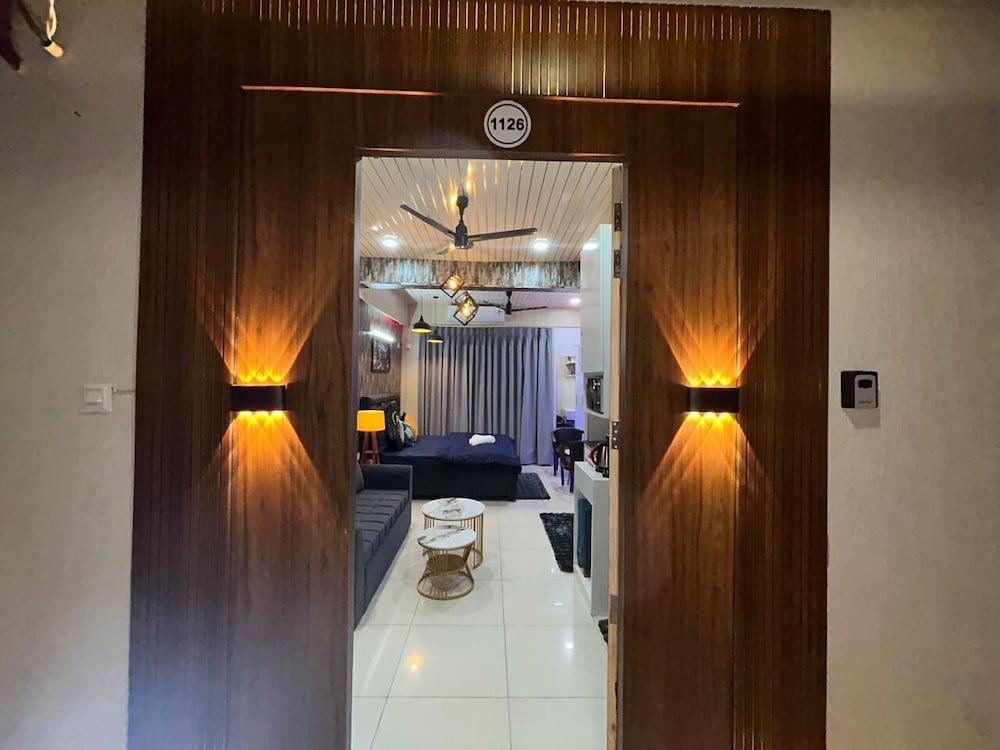 Spacious 1bhk for 6 Guests King & Sofa Beds Zirakpur,chandigarh,mohali,tricity