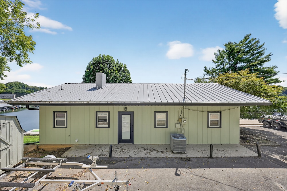 Lakefront Getaway With Private Dock & Scenic Views 3 Bedroom Home
