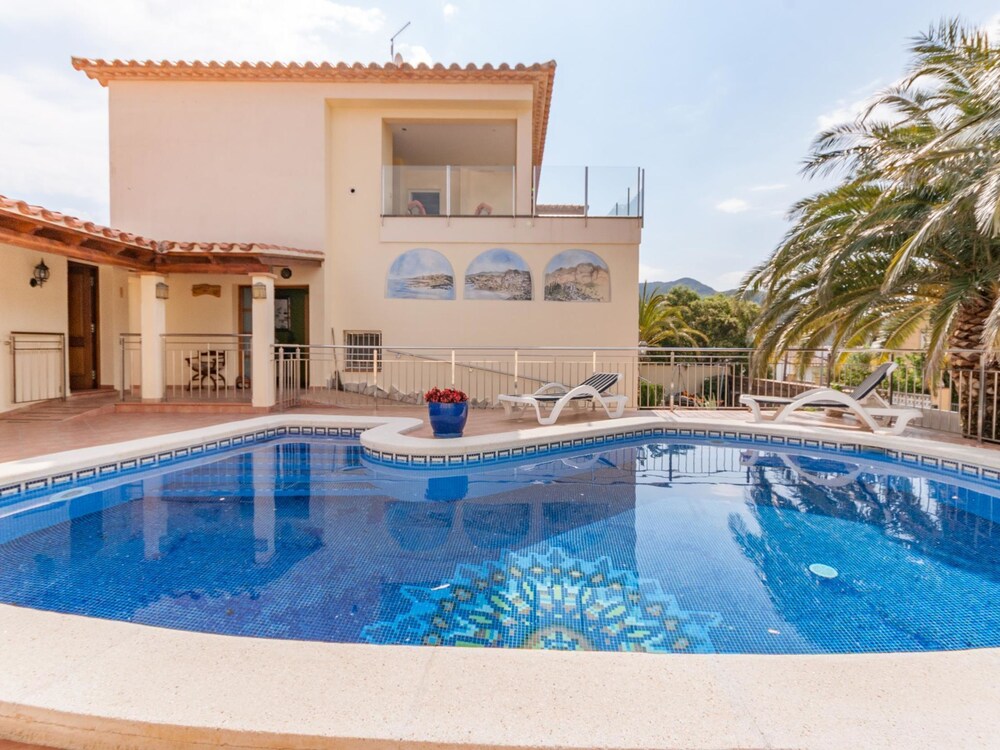 Fantastic Large Holiday Home With Pool for 8 People in Rosas photo 2