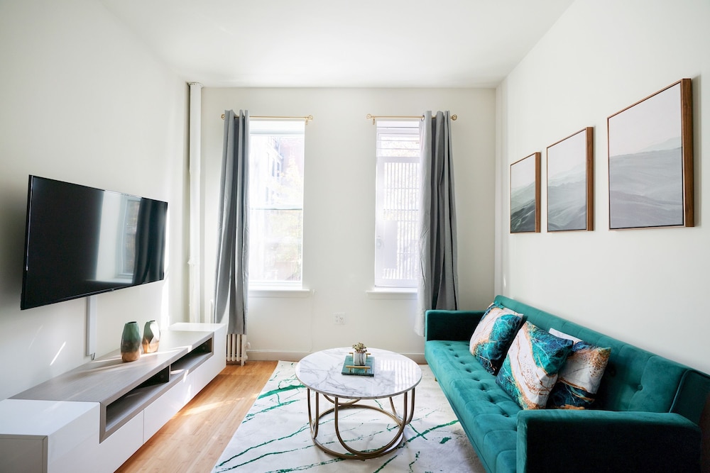Contemporary 1 Bedroom Apartment in NYC