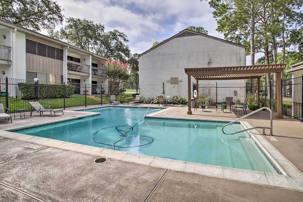 Waterfront Condo on Lake Conroe w/ Boat Launch! view 4