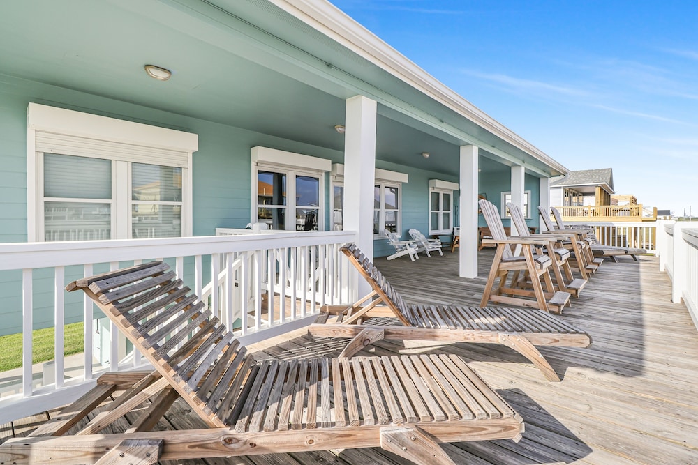 Out Of The Blue 5 Bedroom Home by RedAwning