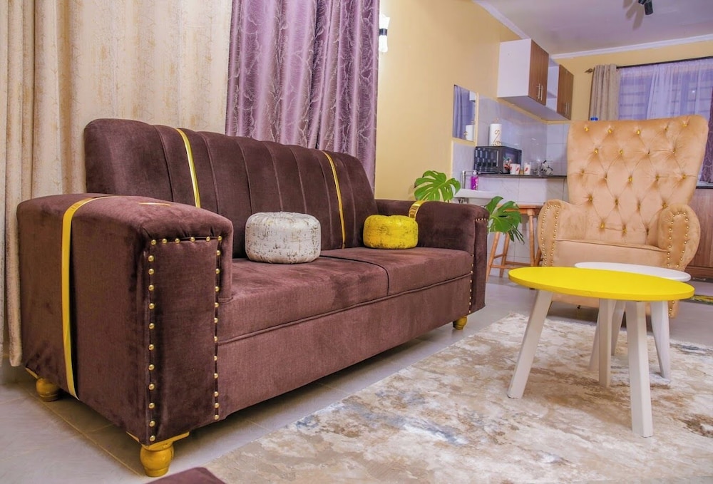 Lux Suites The Urbanite Apartments