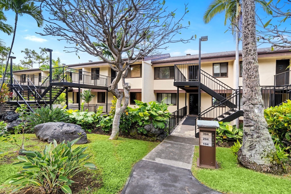2 Bedrooms + Loft - Sleeps 6 - Ocean & Golf Views - Lanai - Vrkcv