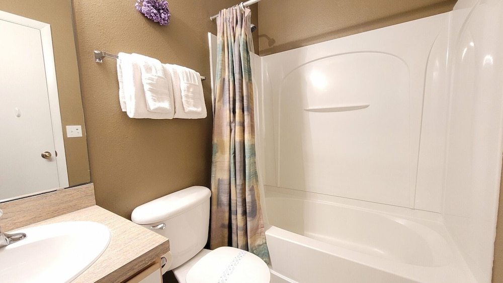 HL740BD 4 Bedroom Villa in Hampton Lakes 4 Home