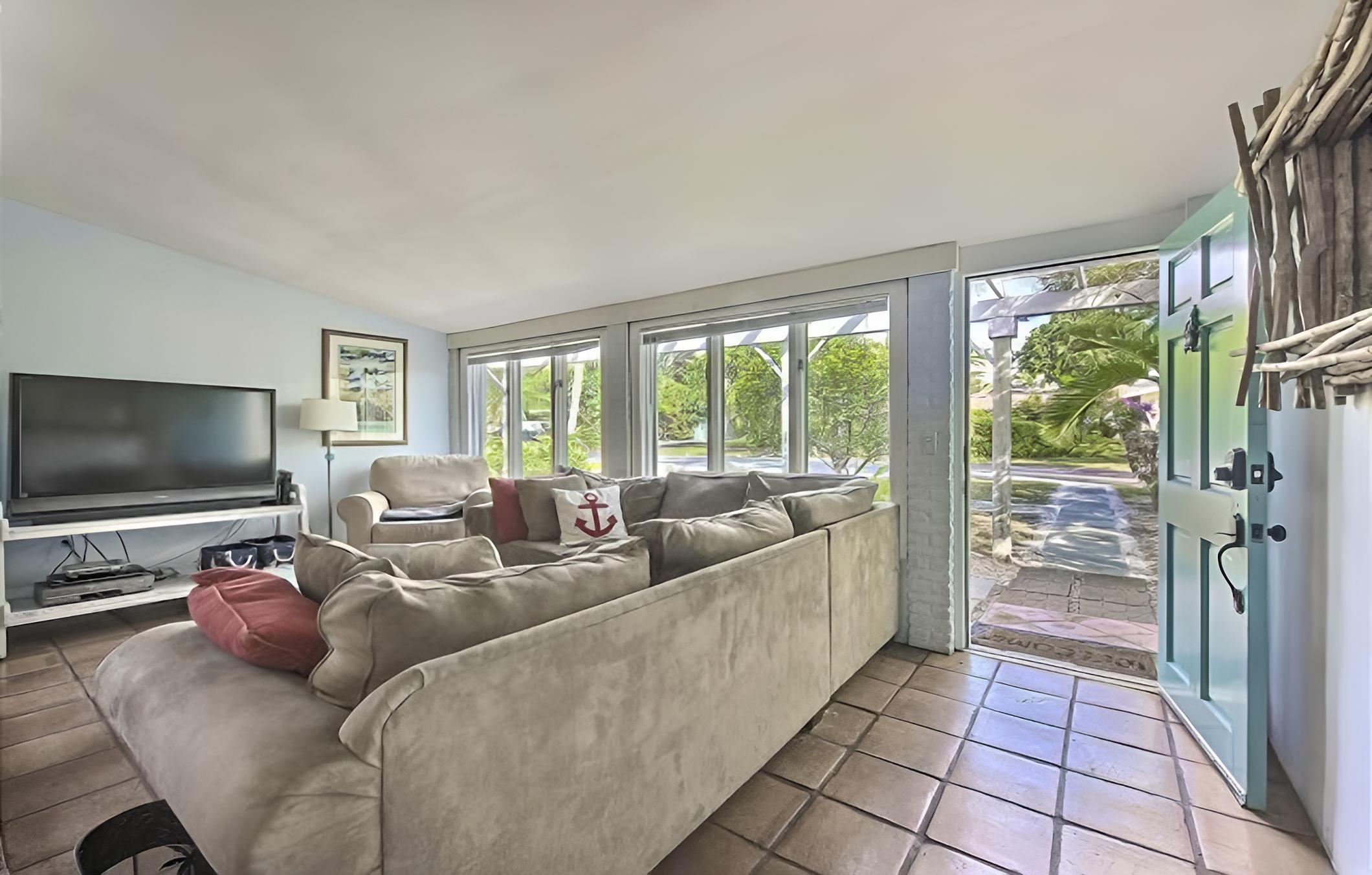 Salty Bungalow Tortuga