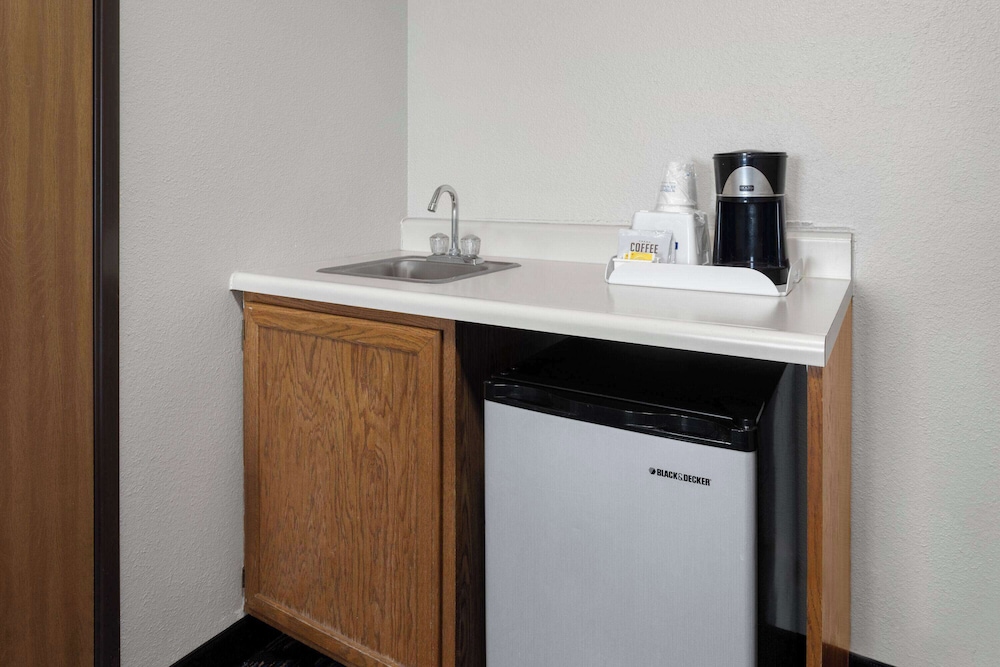 Days Inn by Wyndham Ogallala view 5