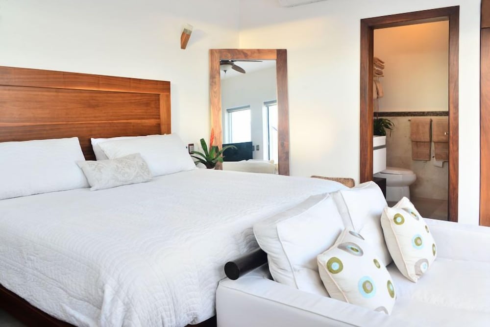 Las Olas downtown Condos by Playa Paradise
