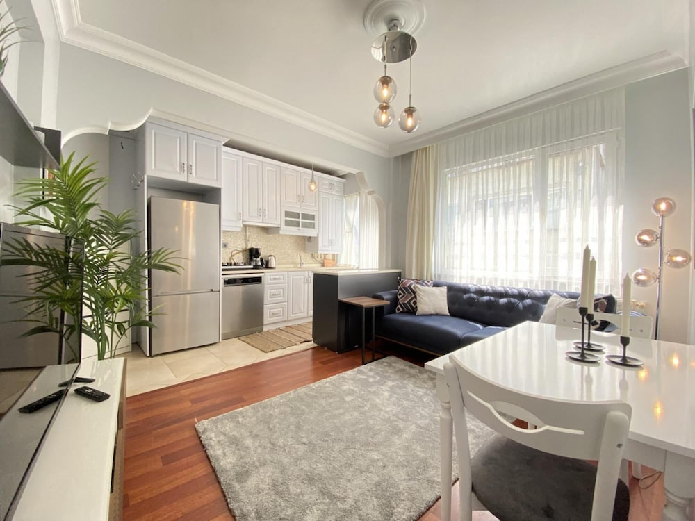 Modern and Stylish Flat Near Taksim Square