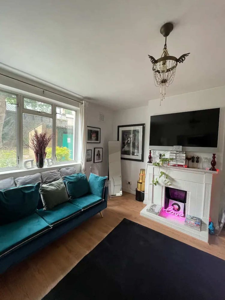 Cosy & Chic 1BD Flat - 6 Minutes to Notting Hill!