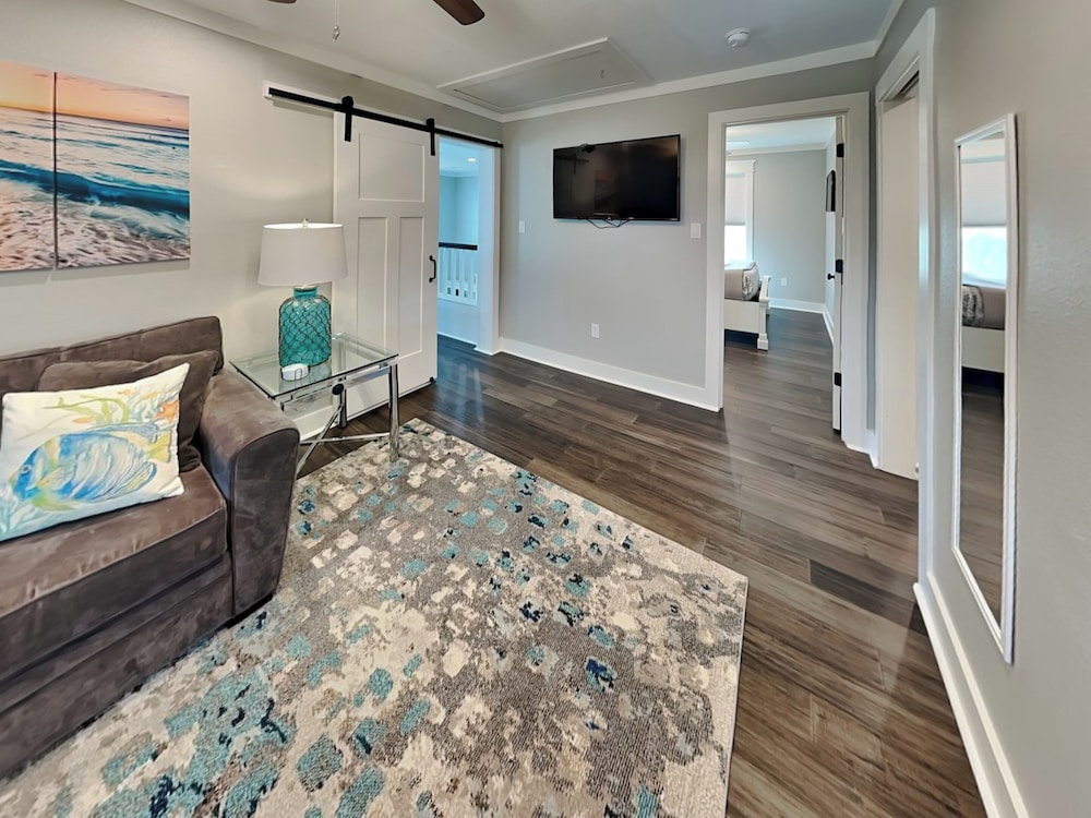 Rosé By The Bay by Ryson Vacation Rentals