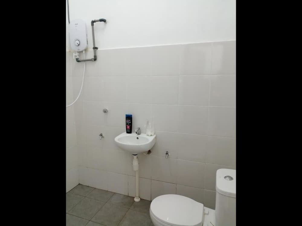 Family Room in Kuching, With Ac and Wifi photo 5