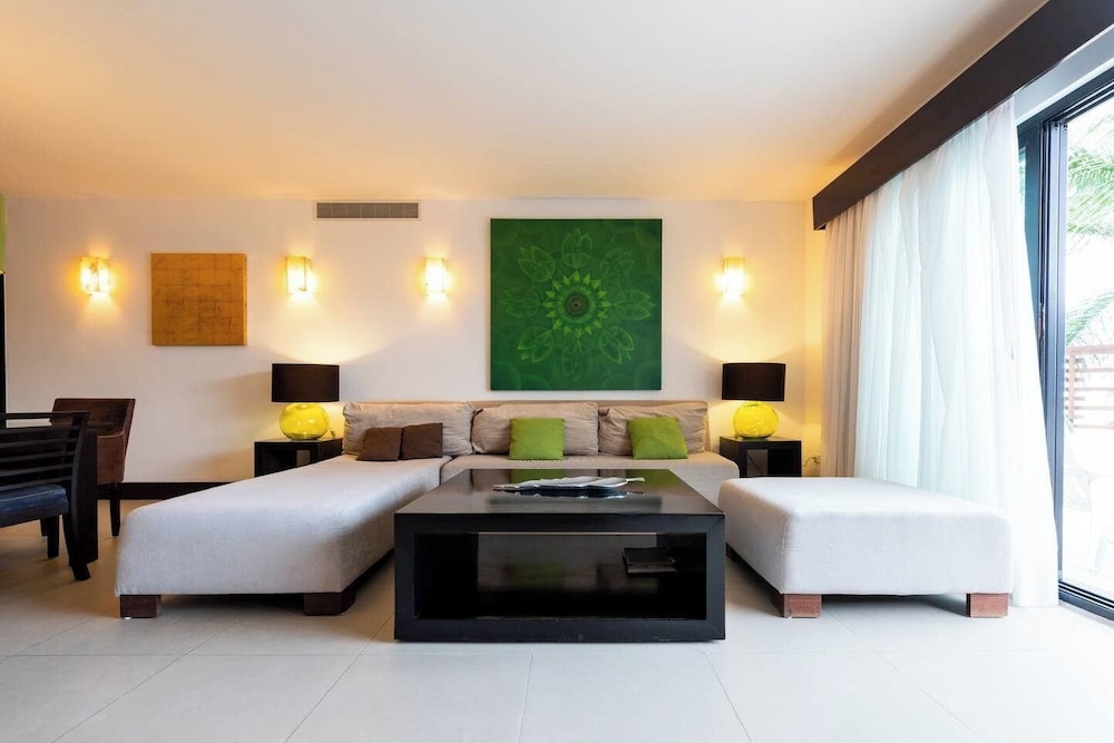 Aldea Thai Tropical Oasis near the Beach