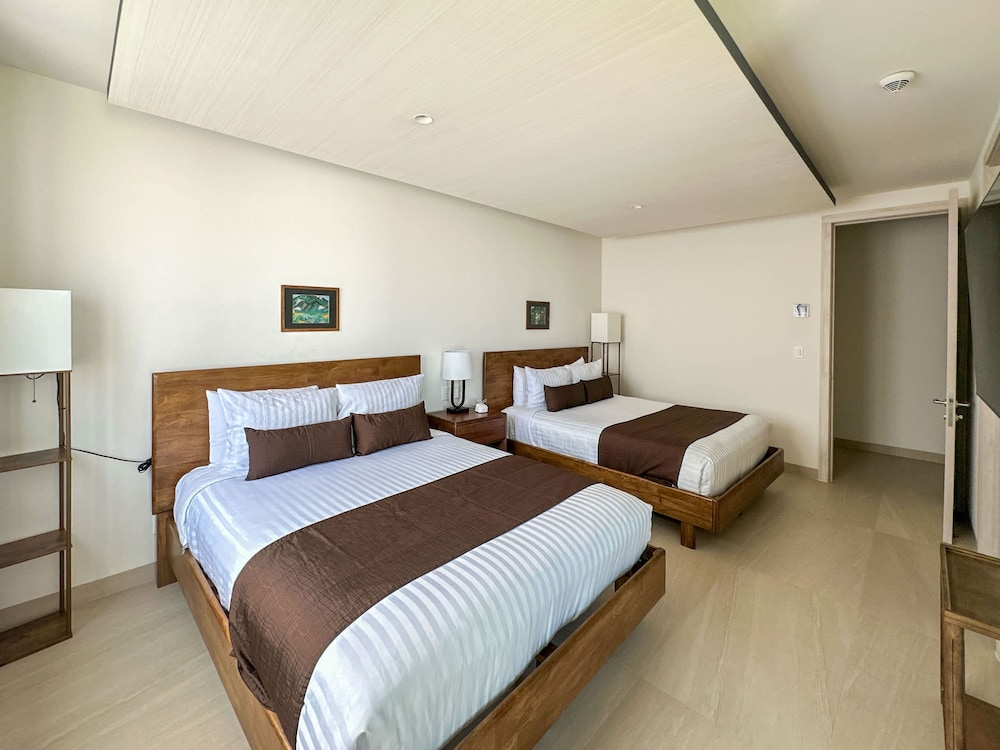 5BR Beachfront Luxury Condo