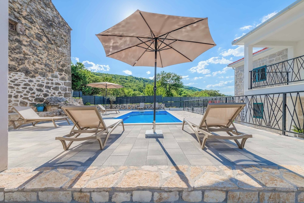 Villa Elegant Stone