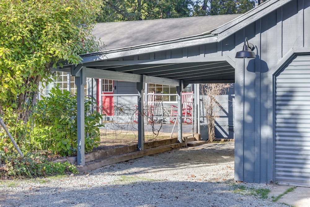 Fire Pit + Grill: Serene Retreat in Hathaway Pines