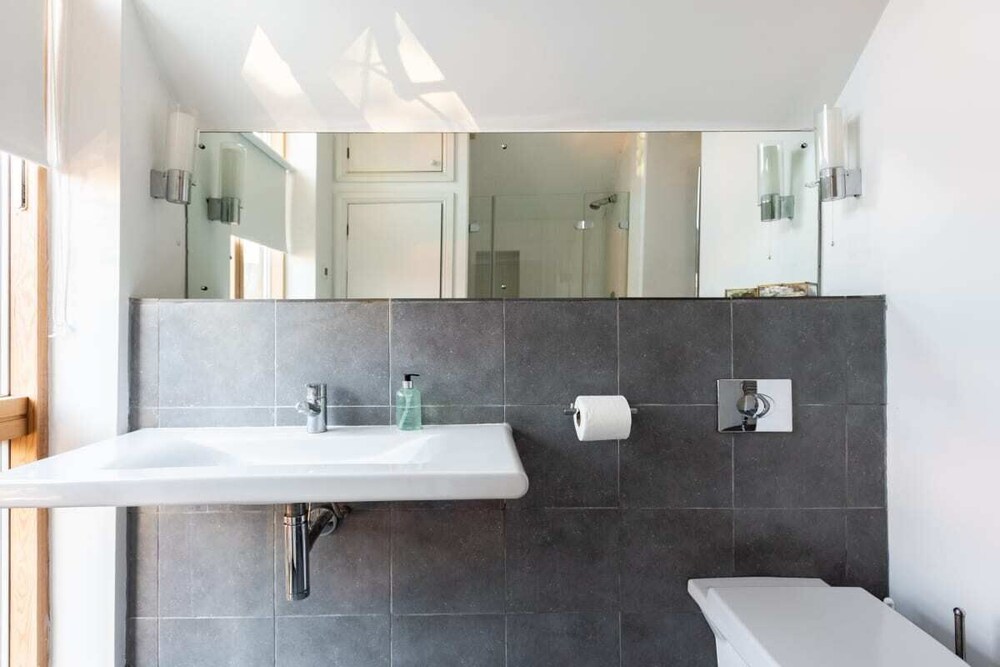 The Glasshouse Escape - 5BDR Victorian Jewel with Modern Twists in Jericho