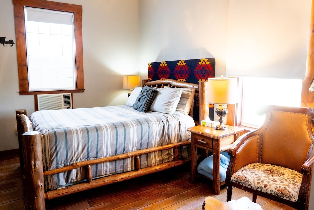 Oak Tree Hotel