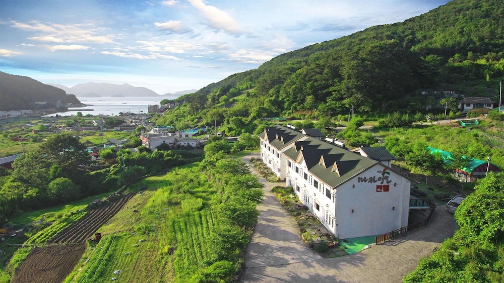 Tongyoung Macaio Pension view 2