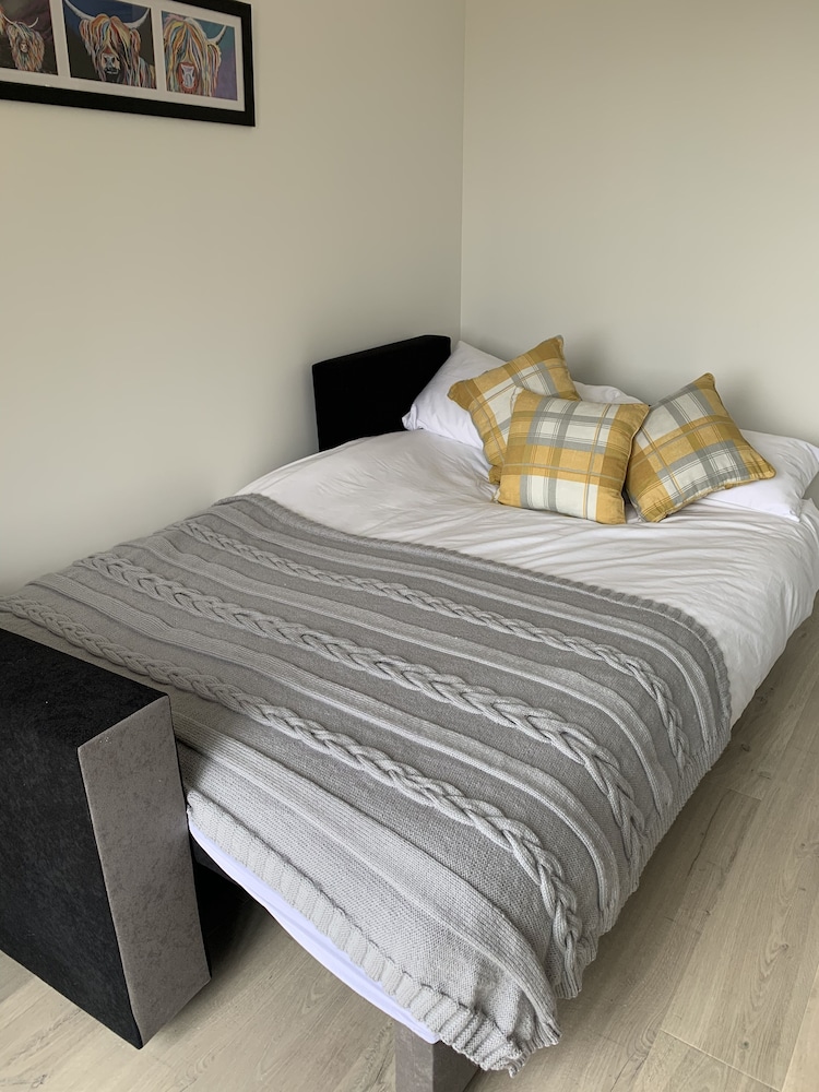 Charming 2-bed Cabin in Inverness, Scotland view 4