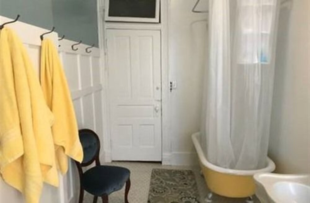Vineyard Mansion & Carriage House Bed & Breakfast