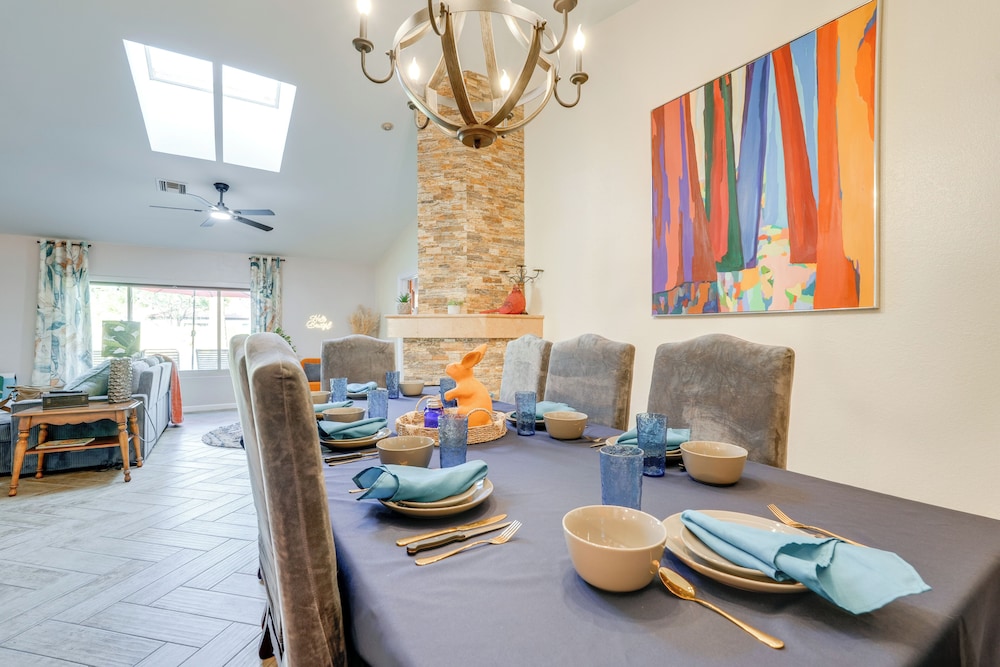 Luxe Outdoor Oasis: 'palm Tree Villa' in Chandler