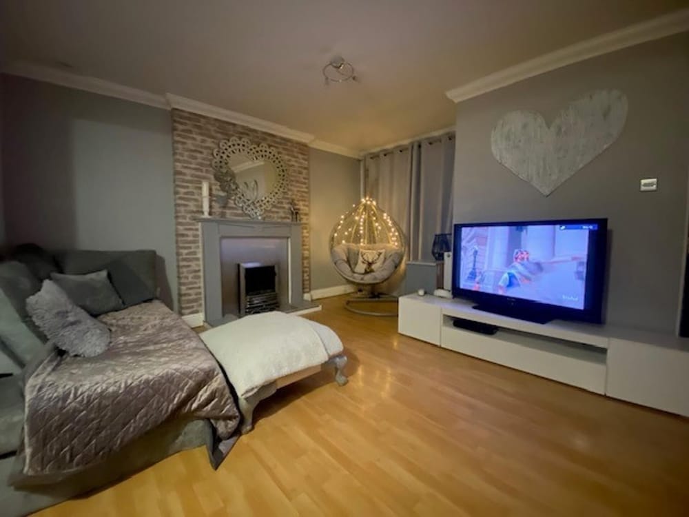 Welsh Retreat With Stunning Views, Sleeps Upto 4