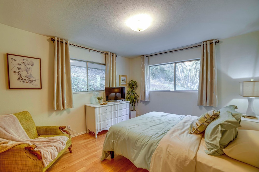 2 Mi to Clear Lake Access: Norcal Getaway
