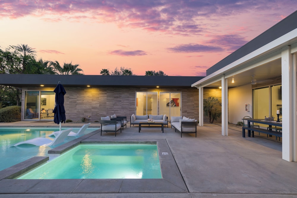 The Polo Villas by AvantStay – Modern Oasis Near Empire Polo Club