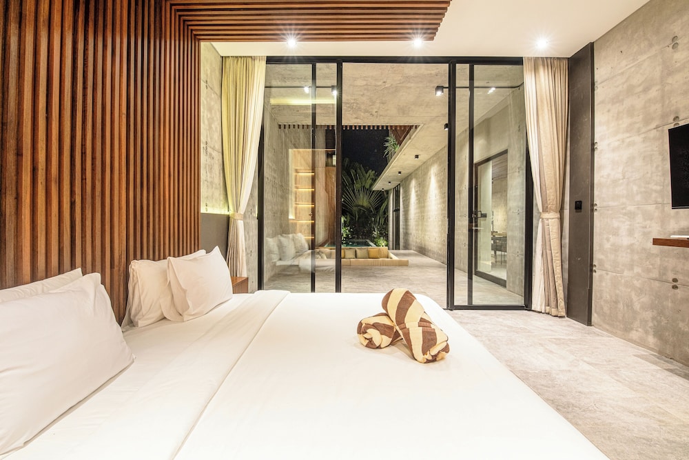 Modern 4BR Canggu Retreat Just 8mins to the Beach