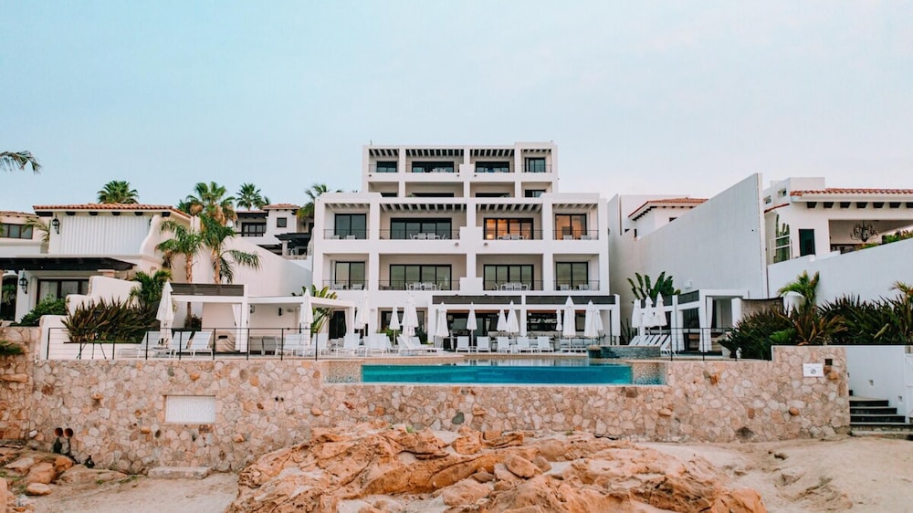 Oceanview Residence With World Class Amenities