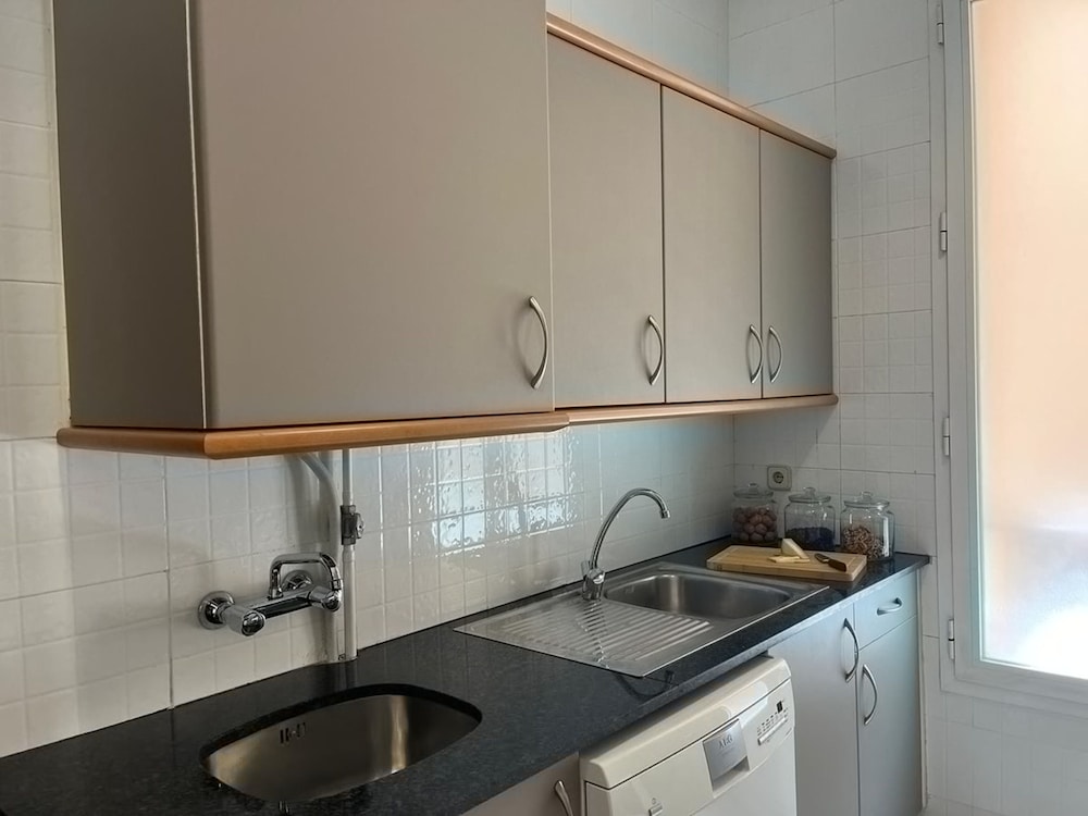 Uzer - 2 Bedrooms in Recoletos