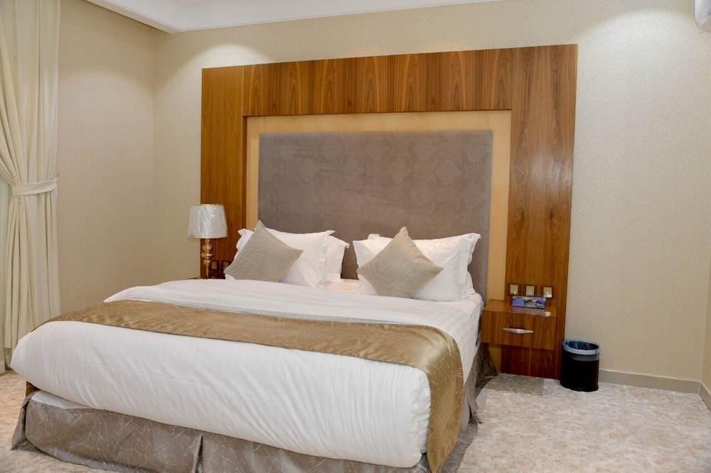 Crown City Hotel