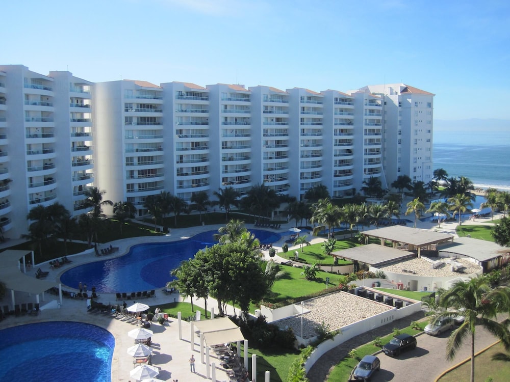 Villa Magna 1 Bedroom Tower 3 on 2nd Floor Oceanfront Sleep up to 4 view 3
