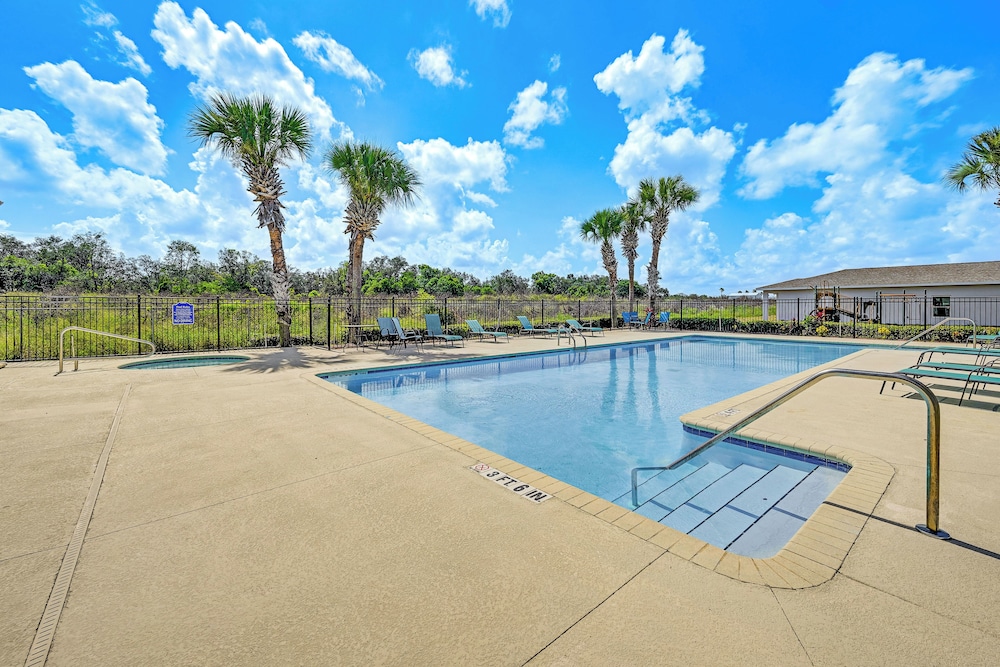 Pet-friendly Gem w/ Yard & Pool Access in Sebring