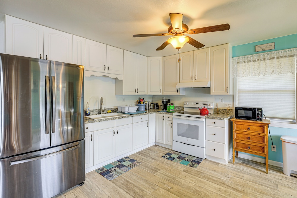 Dock + Screened Porch: Suwannee River Retreat!