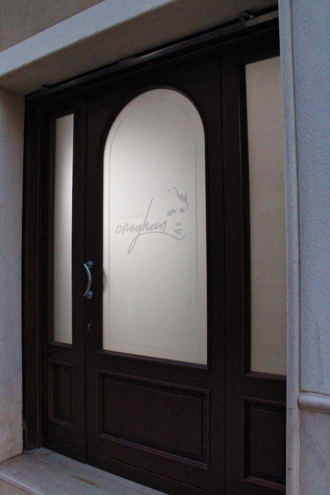 B&B PALAZZO CROGHAN