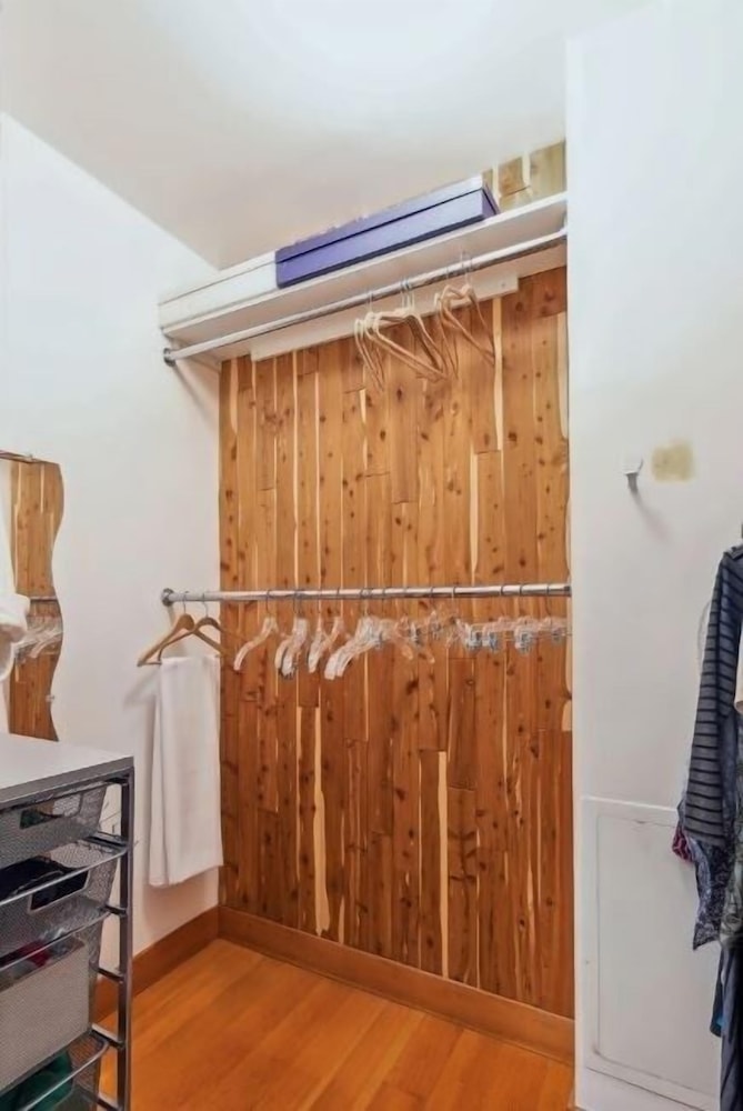 Surprisingly Unique 2br Urban Oasis W/ Sauna In Ny 2 Bedroom Home
