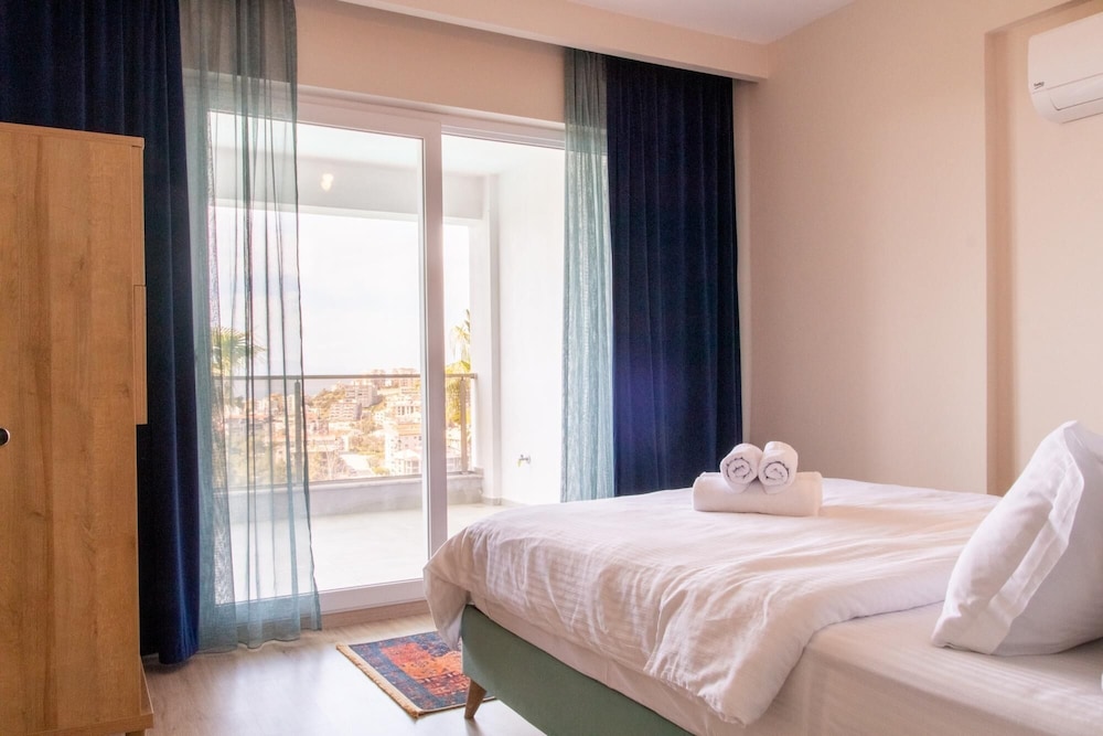 Spacious Flat With Pool in Kusadasi view 2
