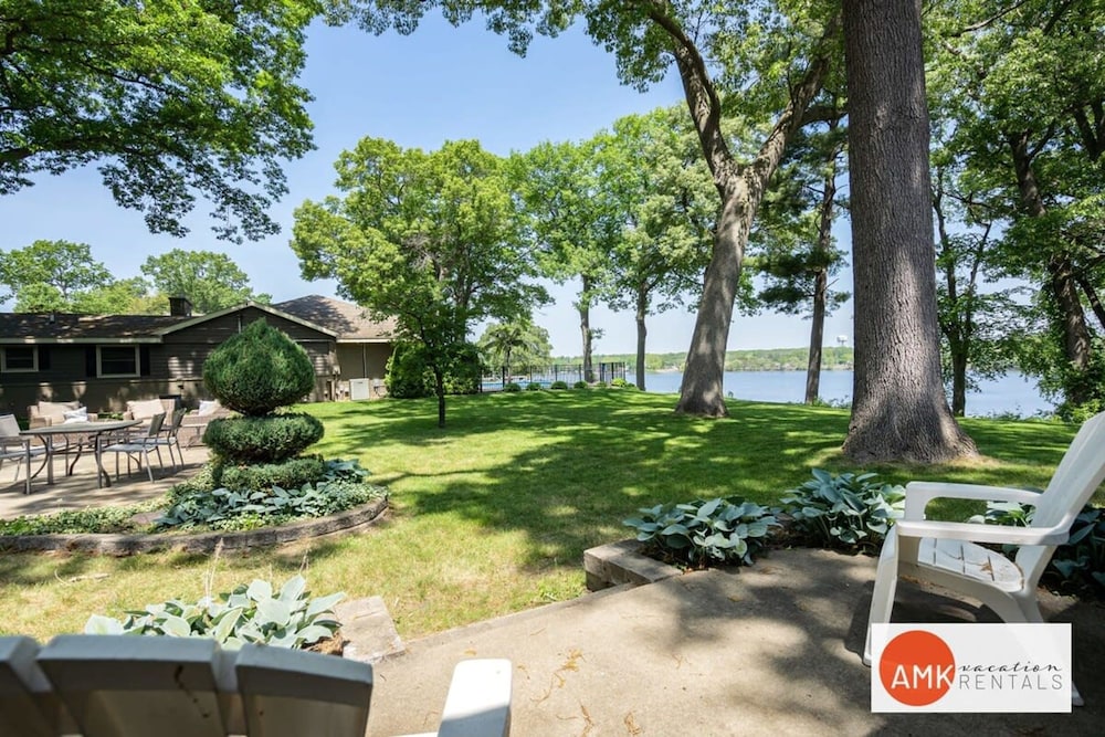 Lakeside Retreat - Waterfront Quiet Neighborhood
