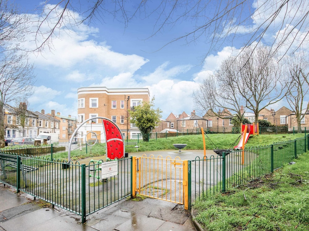 Lovely Studio in London With Patio