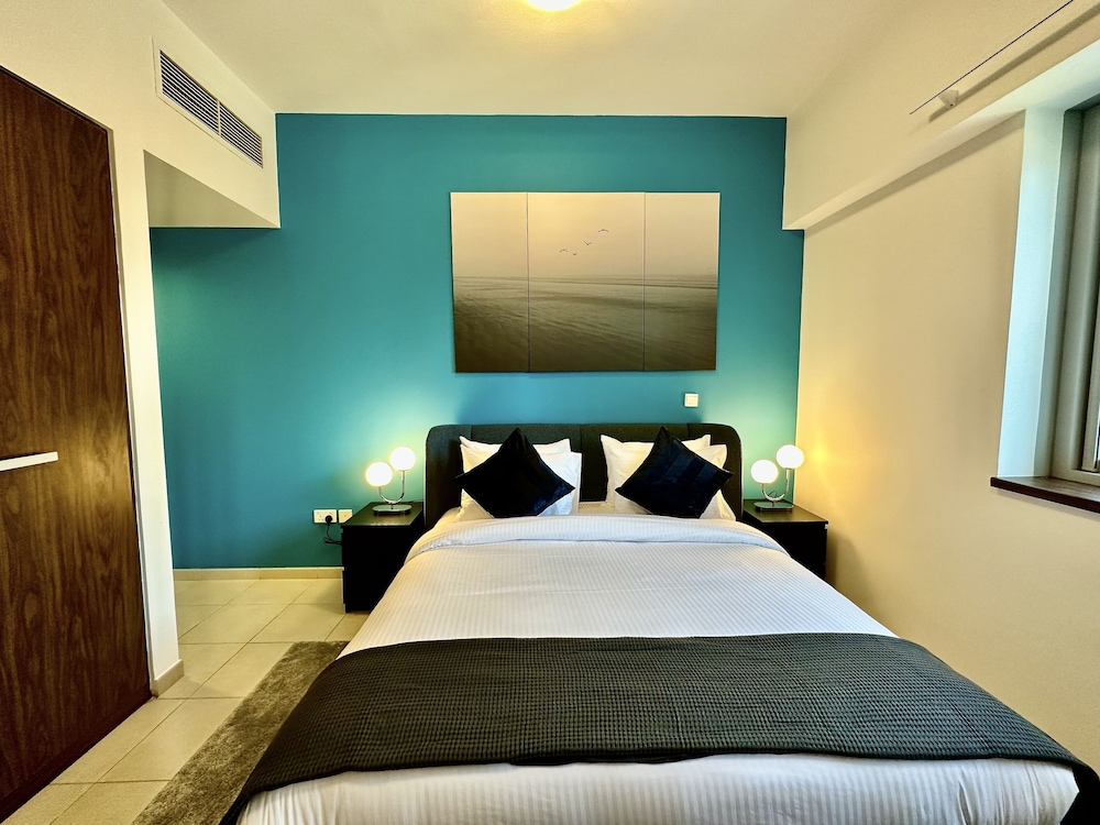 Lux BnB Executive Tower Business Bay