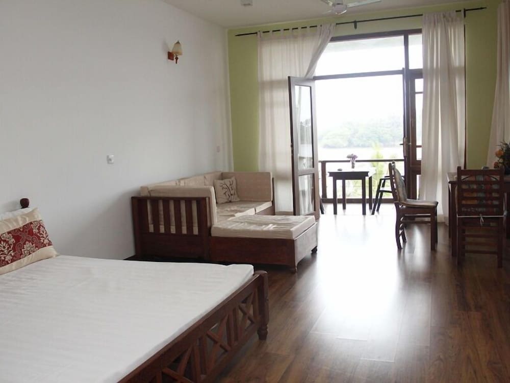 Thumbelina Apartments