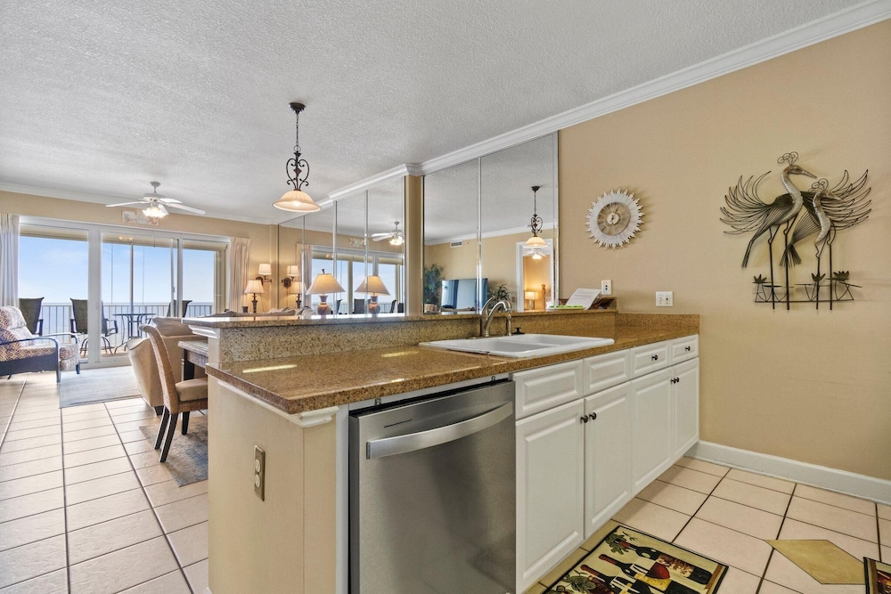 Regency Isle 710